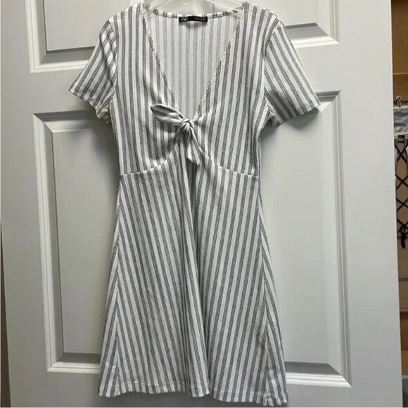 Zara A Line Dress Size S White and Black Vertical Striped Tie Front V neck - Picture 3 of 6